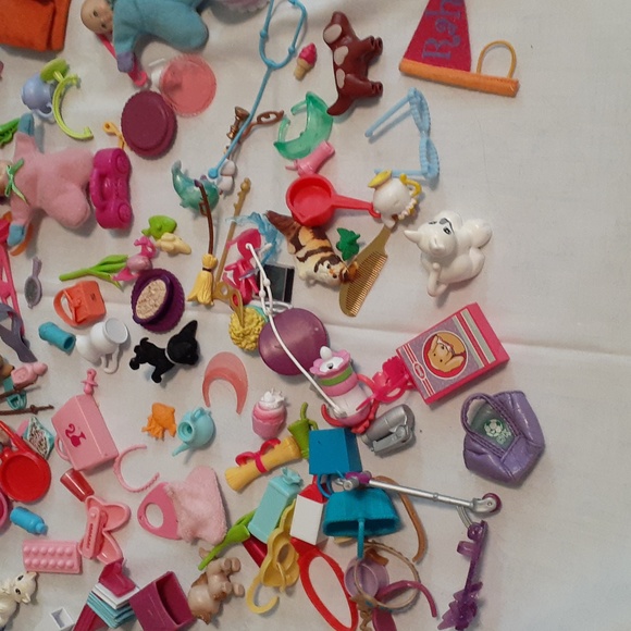 Mostly Barbie accessories and 1 Barbie with misc items - Picture 6 of 6
